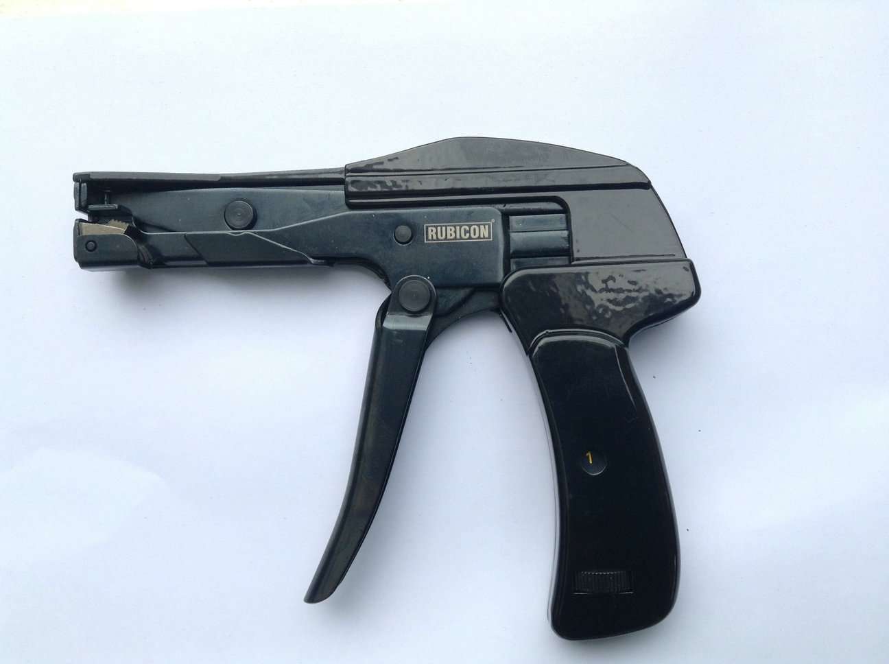 尼龍?jiān)鷰?Cable gun